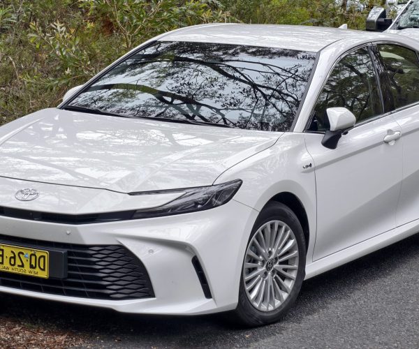 Toyota_Camry_2.5_Hybrid_Ascent_Sport_(IX)_–_f_02012026